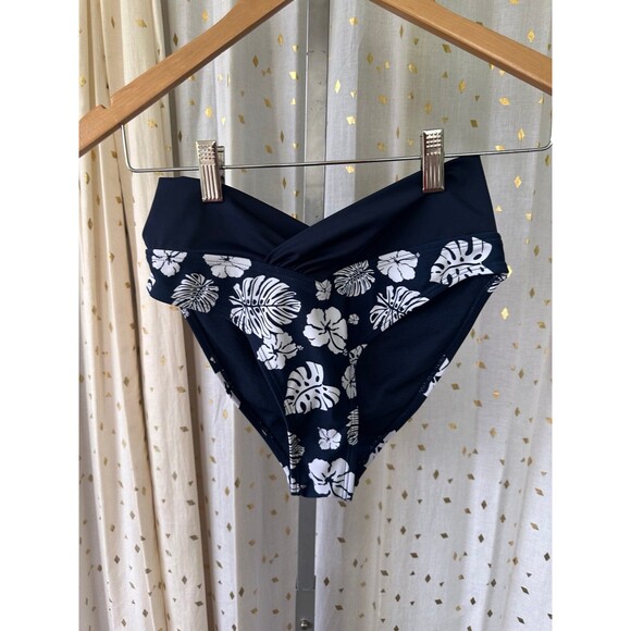 HEAT Swimwear Hawaiian Tropical Leaves Crossover Front Bikini Bottom Only S - Picture 2 of 7